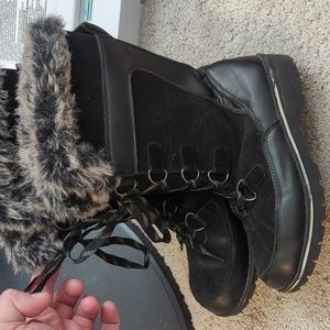 Women's size 7 universal thread boots